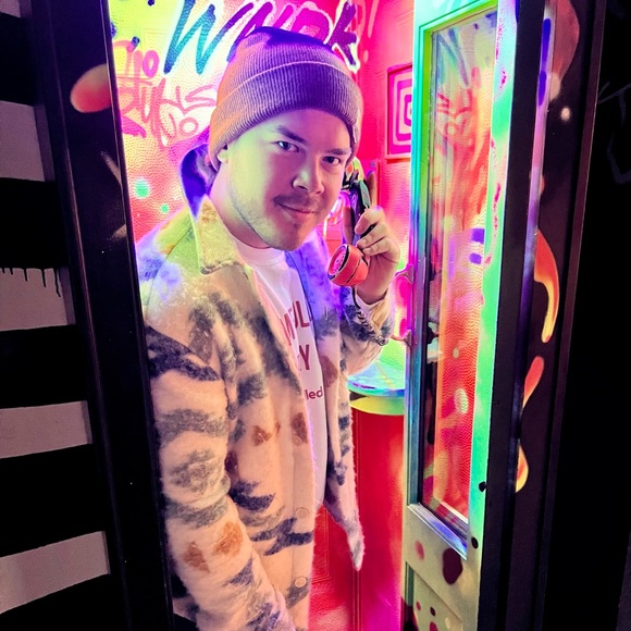 Meet your Posher, Aaron - Picture 3 of 6